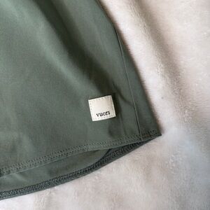 Vuori green workout set